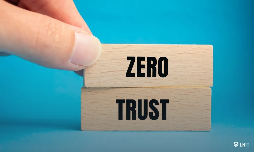 Holzblöcke mit Aufschrift ZERO TRUST – Zero-Trust-Sicherheitskonzept Schritt für Schritt für KMU